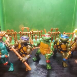 Vintage Original 1988/89 TMNT figures With Weapons And Rack